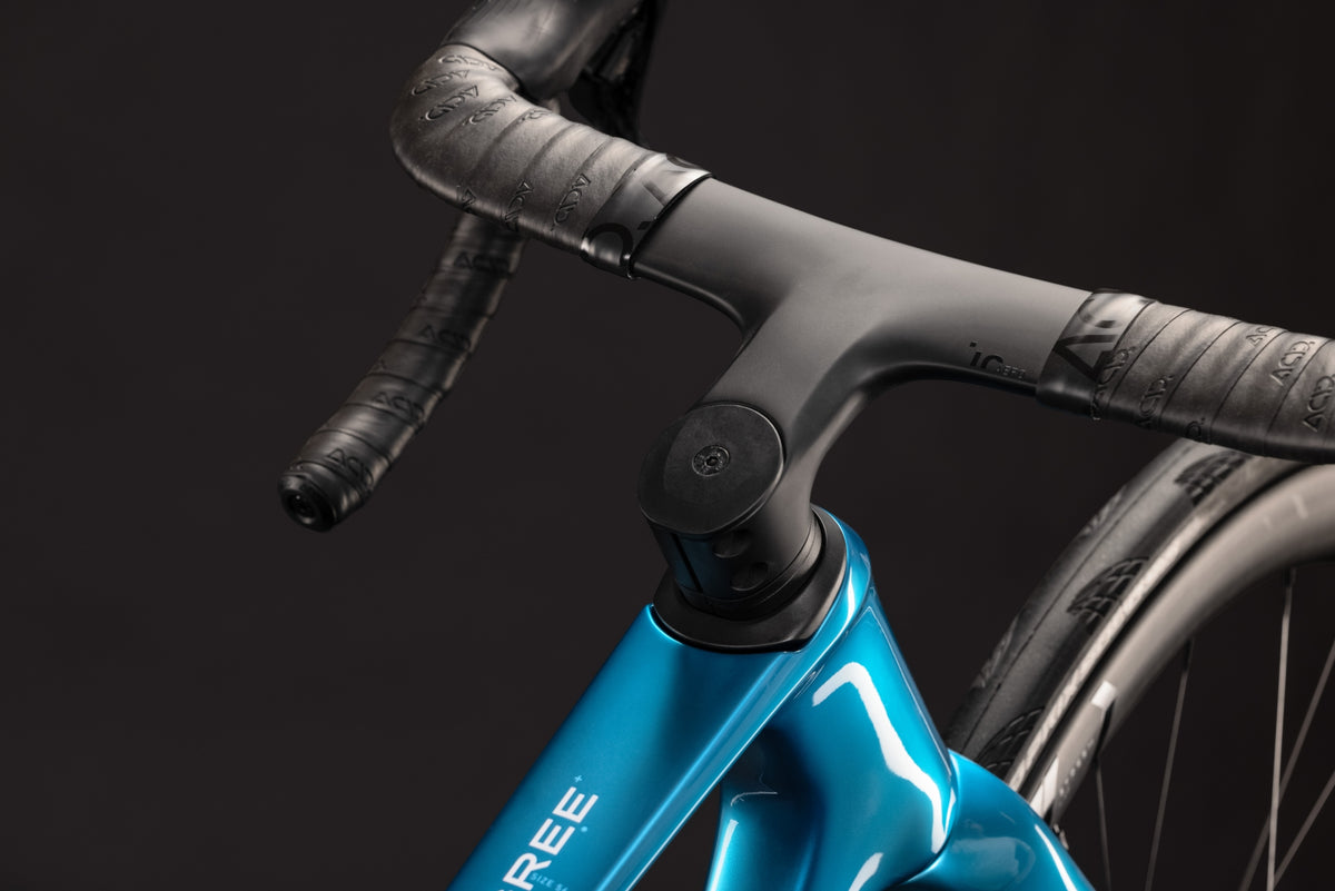 CUBE AGREE C:62 RACE süsinikust maanteeratas – Chromeblue / Liquidblue