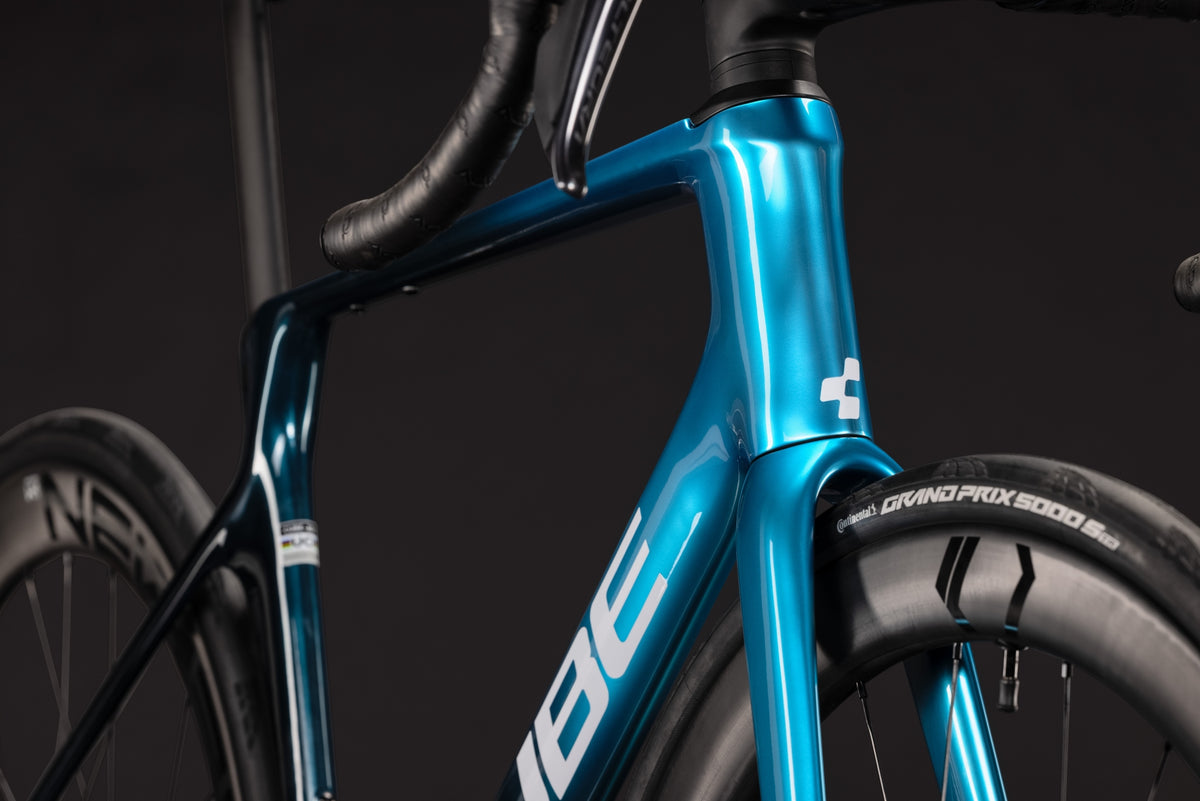 CUBE AGREE C:62 RACE süsinikust maanteeratas – Chromeblue / Liquidblue