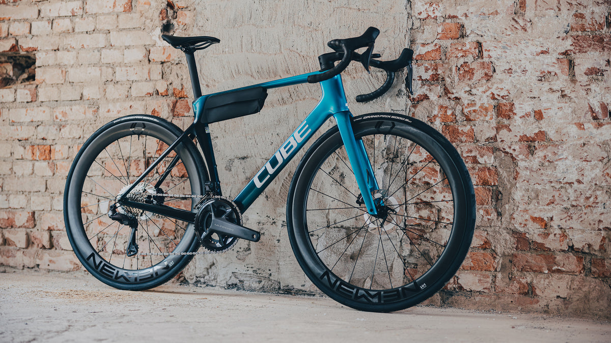 CUBE AGREE C:62 RACE racercykel i kulfiber – Chromeblue / Liquidblue