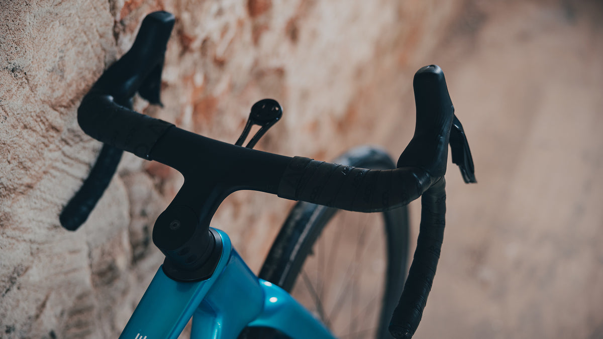 CUBE AGREE C:62 RACE süsinikust maanteeratas – Chromeblue / Liquidblue