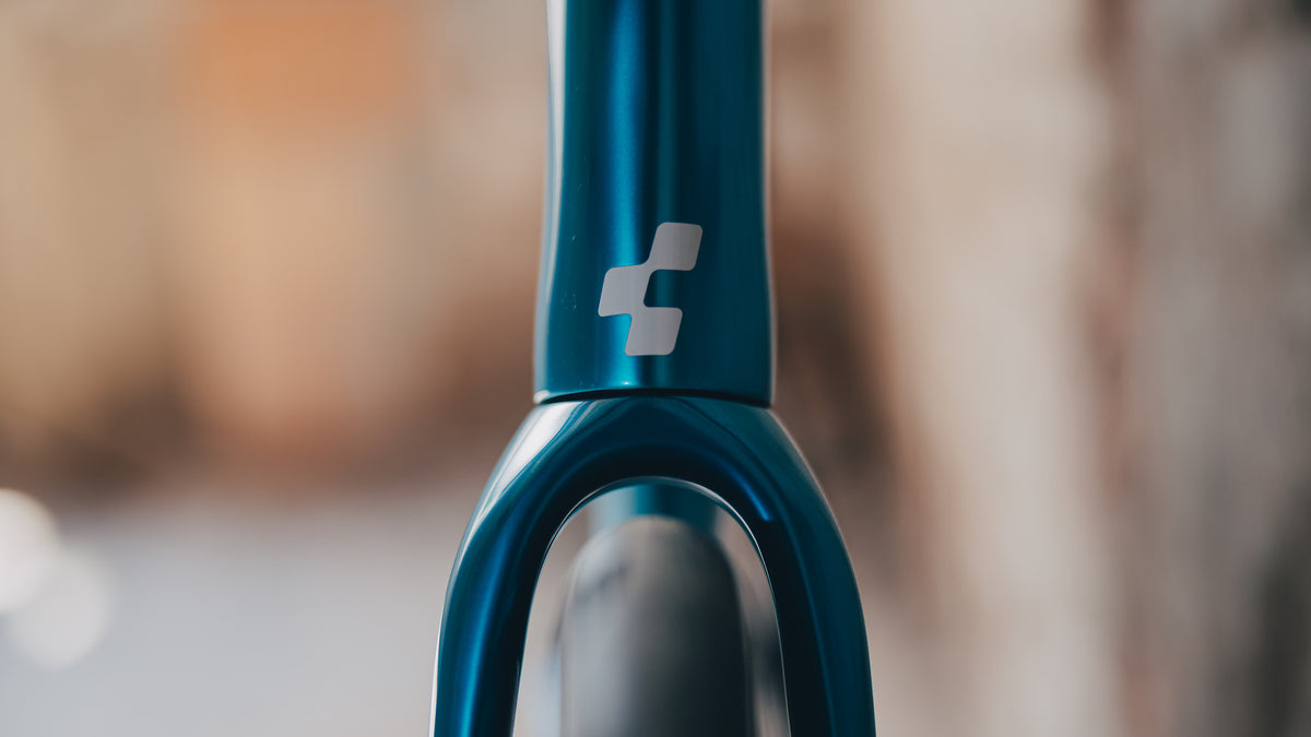 CUBE AGREE C:62 RACE süsinikust maanteeratas – Chromeblue / Liquidblue