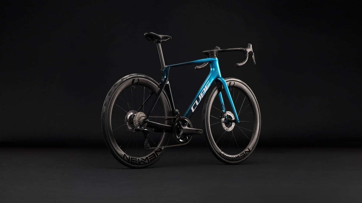 CUBE AGREE C:62 RACE süsinikust maanteeratas – Chromeblue / Liquidblue