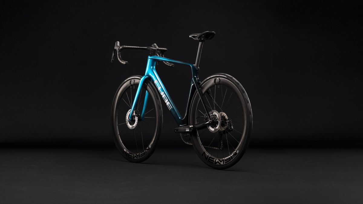 CUBE AGREE C:62 RACE süsinikust maanteeratas – Chromeblue / Liquidblue