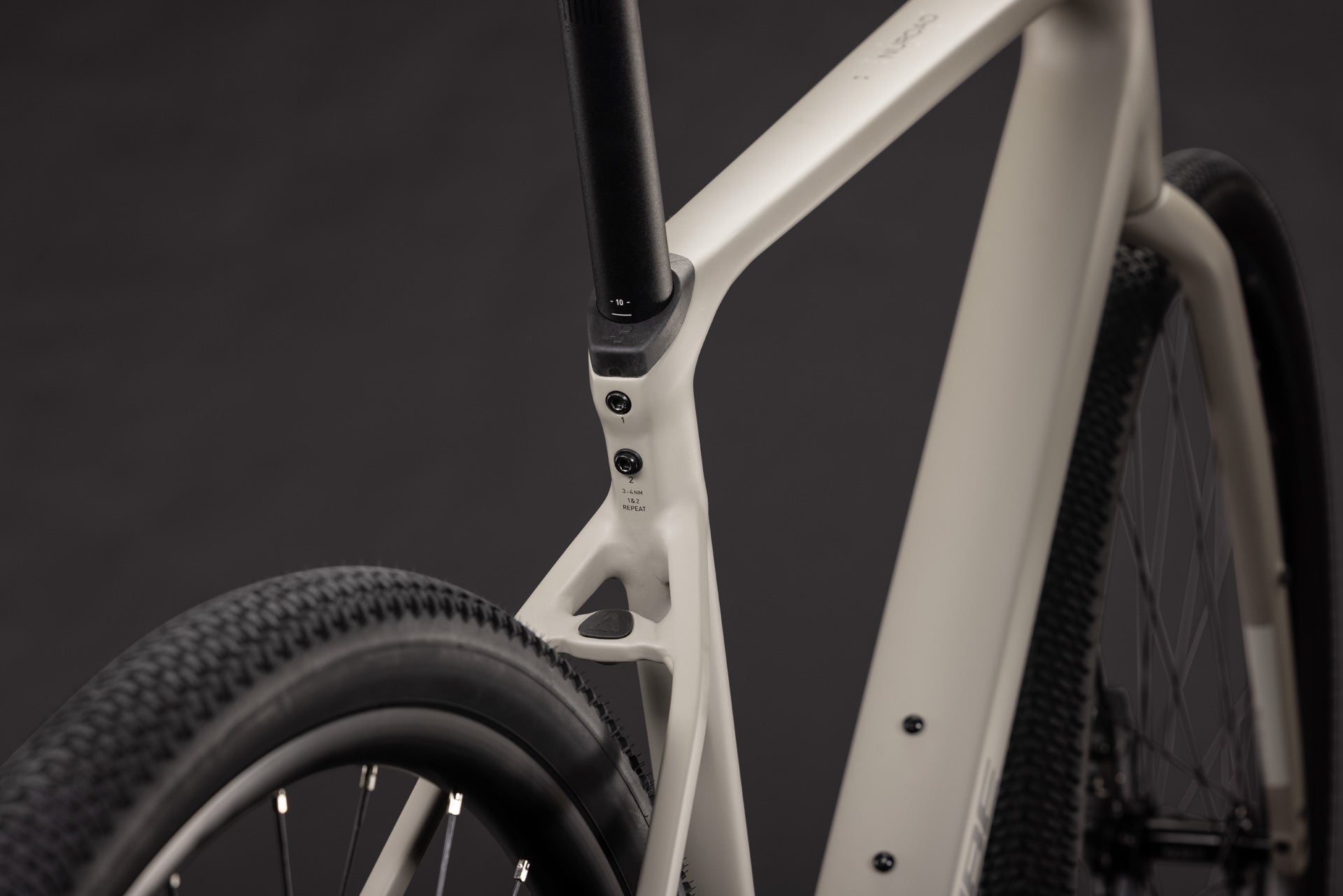 CUBE NUROAD EX 28 gravelcykel – havregrå og sort 2027