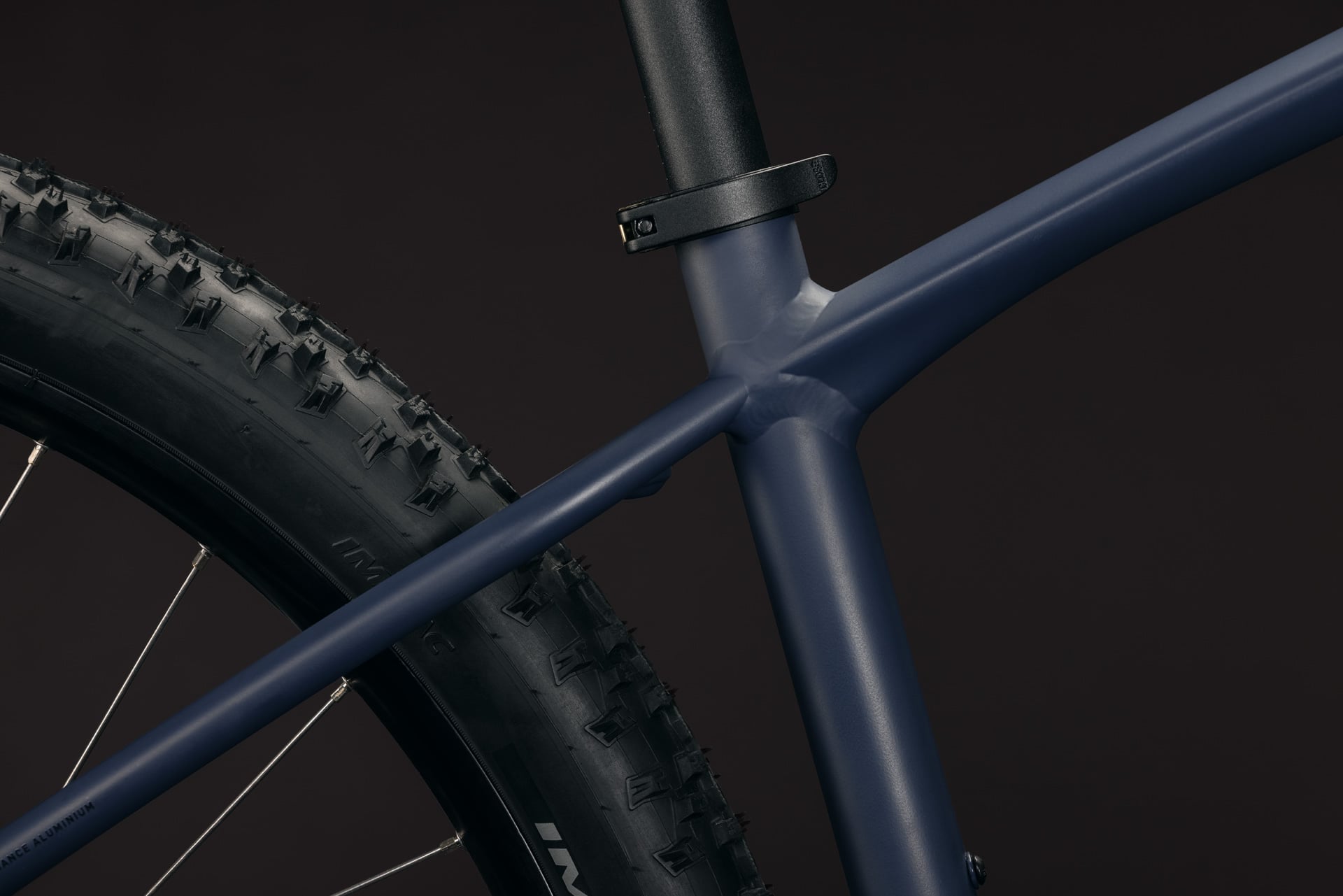 Bicicleta de montaña CUBE AIM ONE 29 - lila claro y cromo