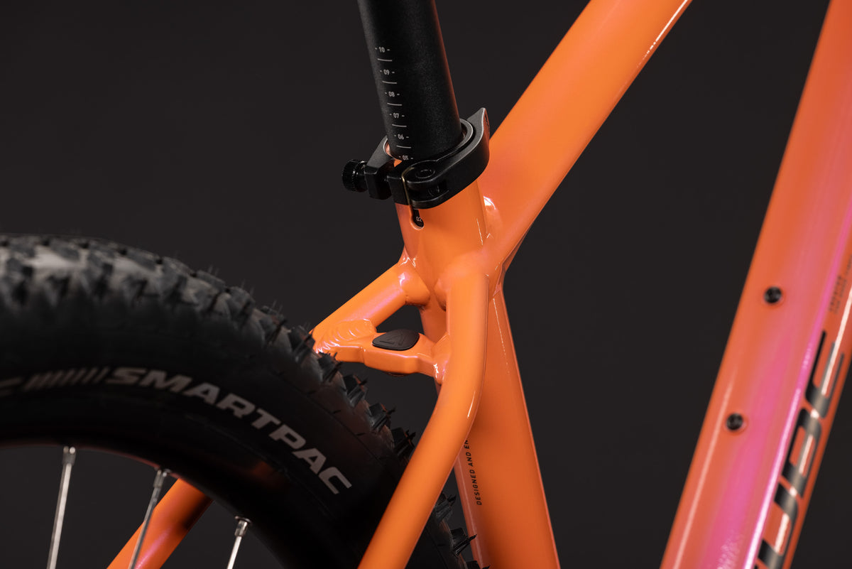 Bicicleta de montaña CUBE AIM ONE 29 - salmón y negro 2027