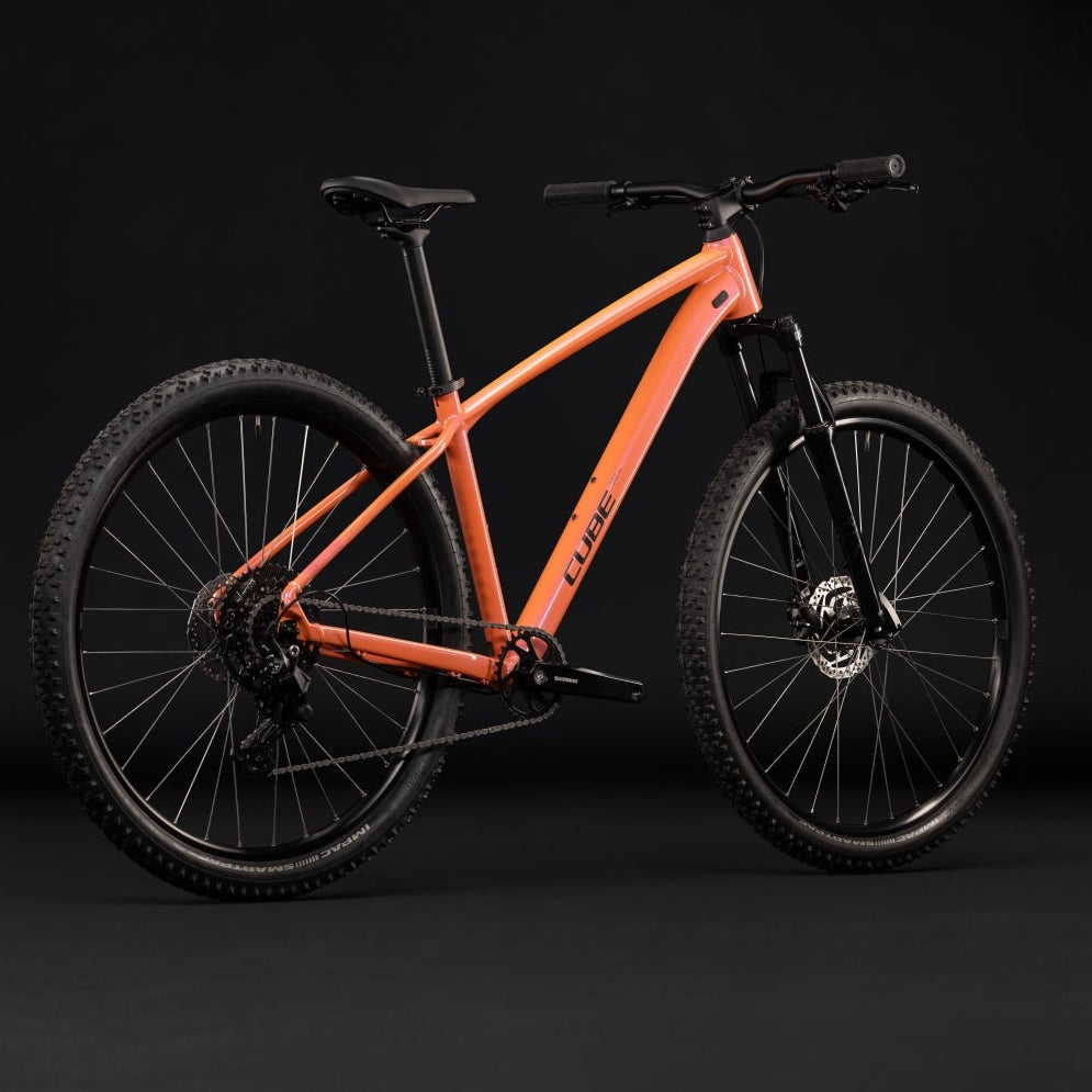 Bicicleta de montaña CUBE AIM ONE 29 - salmón y negro 2027