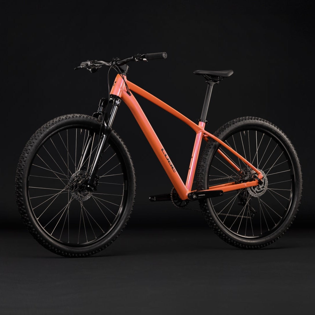 Bicicleta de montaña CUBE AIM ONE 29 - salmón y negro 2027