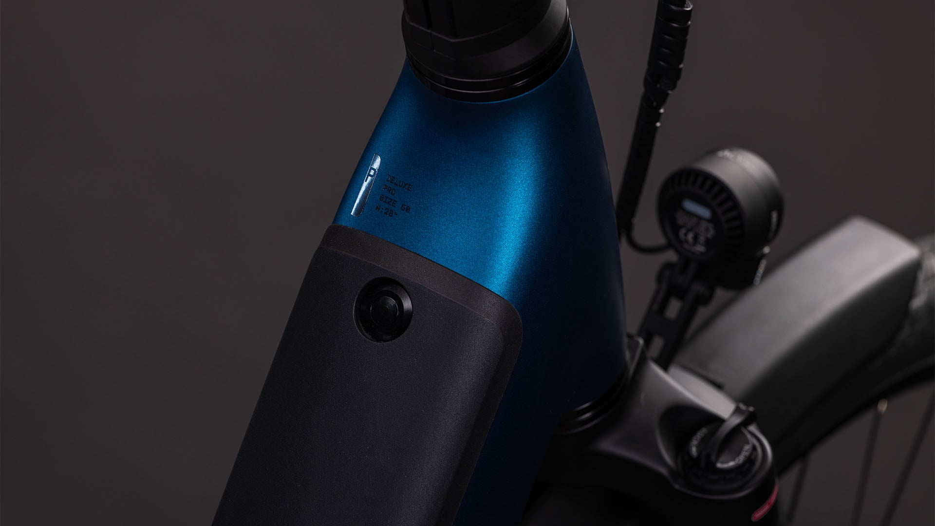CUBE SUPREME HYBRID DELUXE PRO 600 28 elcykel – electricblue’n’chrome