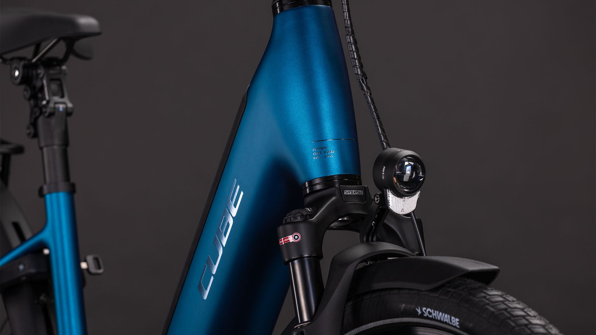 CUBE SUPREME HYBRID DELUXE PRO 600 28 elcykel – electricblue’n’chrome