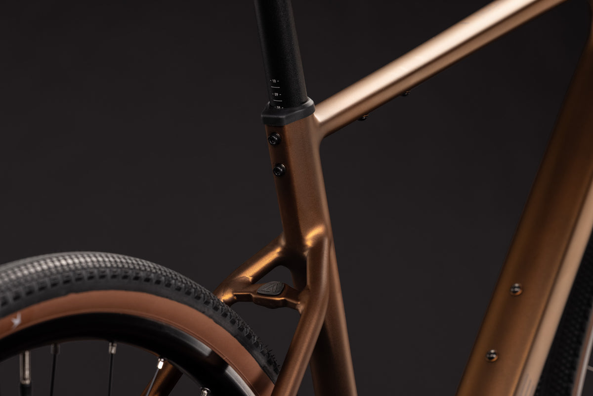 Bicicleta urbana CUBE NULANE ONE – Caramelo metálico / Marrón 2027