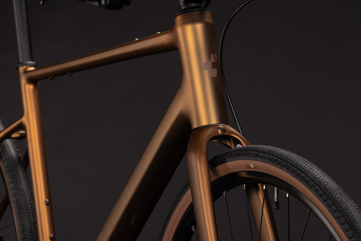 Bicicleta urbana CUBE NULANE ONE – Caramelo metálico / Marrón 2027
