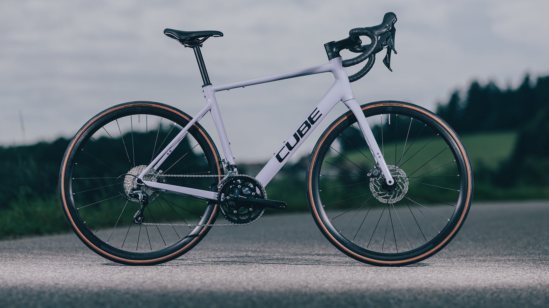 CUBE ATTAIN RACE cyclamen´n´black road bike