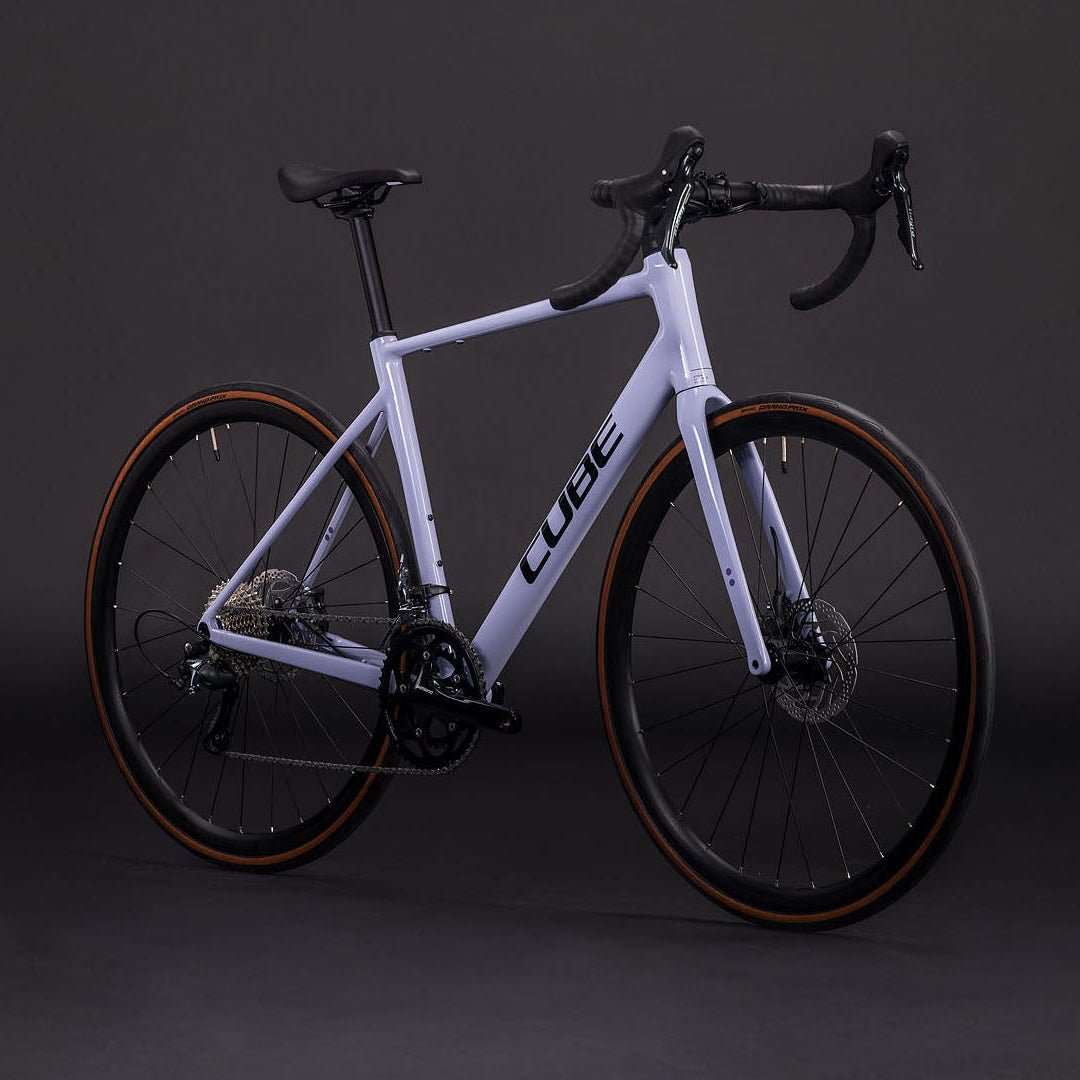 fahrrad cube rennrad CUBE Attain Race Cyclamen 'n' Black – Leichtes Rennrad – Evelostore