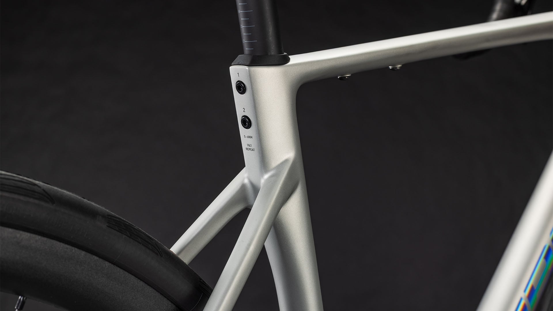 CUBE ATTAIN C:62 SLX sleekgrey´n´prism maantiepyörä