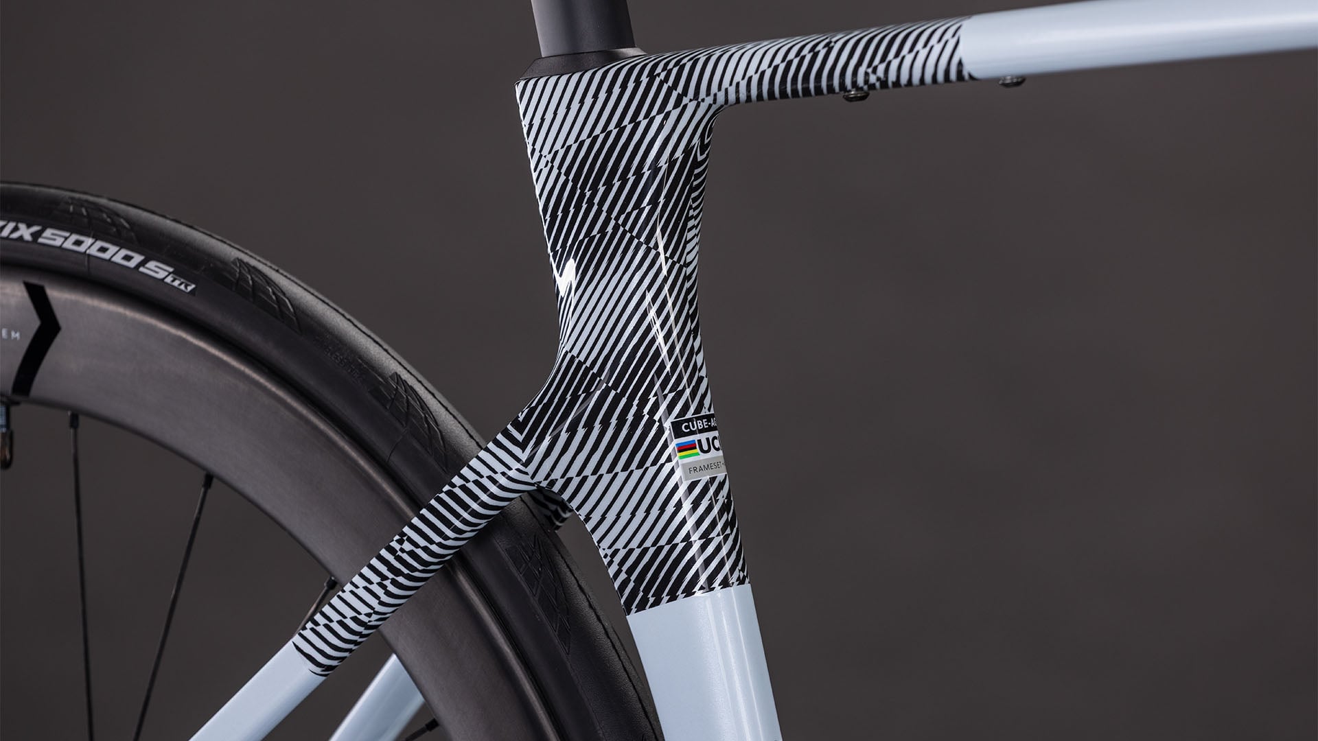 CUBE AGREE C:62 ONE carbonracercykel – tågegrå og grå