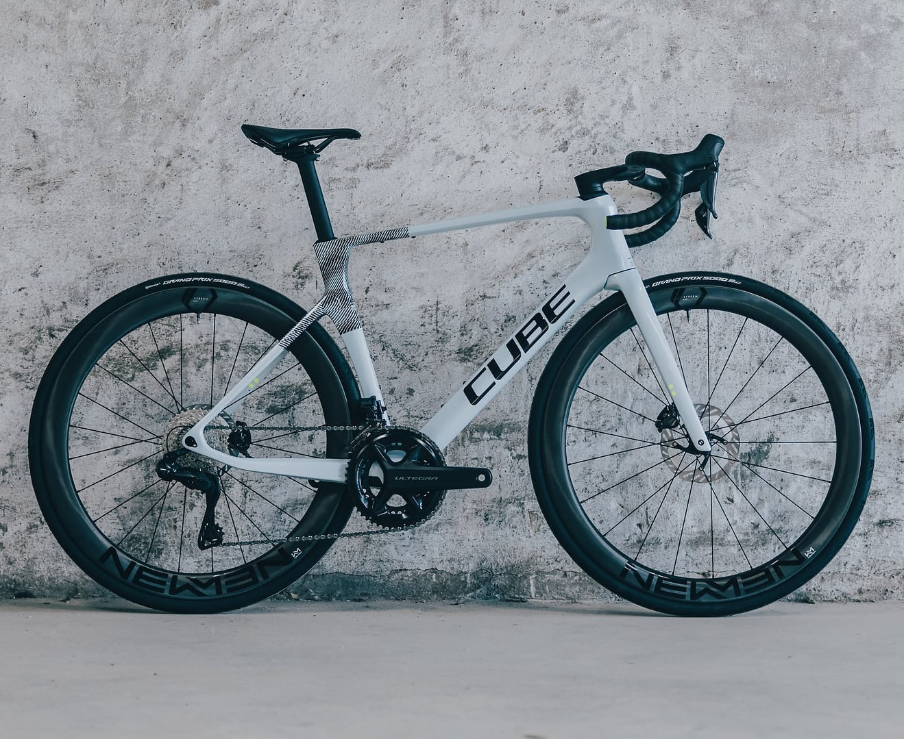 CUBE AGREE C:62 ONE carbonracercykel – tågegrå og grå