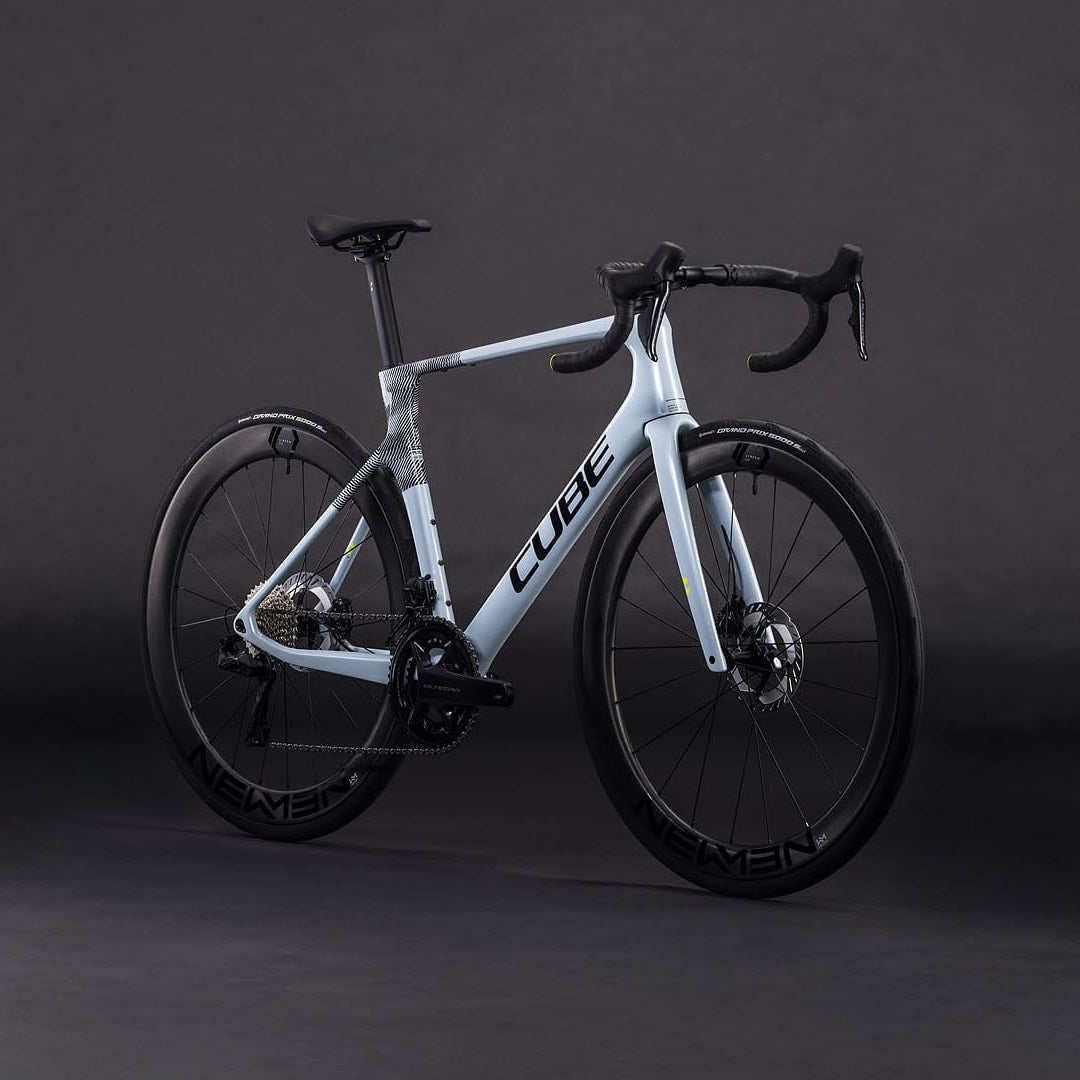 CUBE AGREE C:62 ONE carbonracercykel – tågegrå og grå