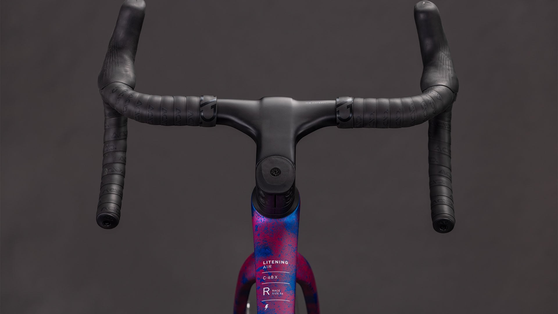CUBE LITENING AIR C:68X RACE dazzlepink´n´blue maantiepyörä