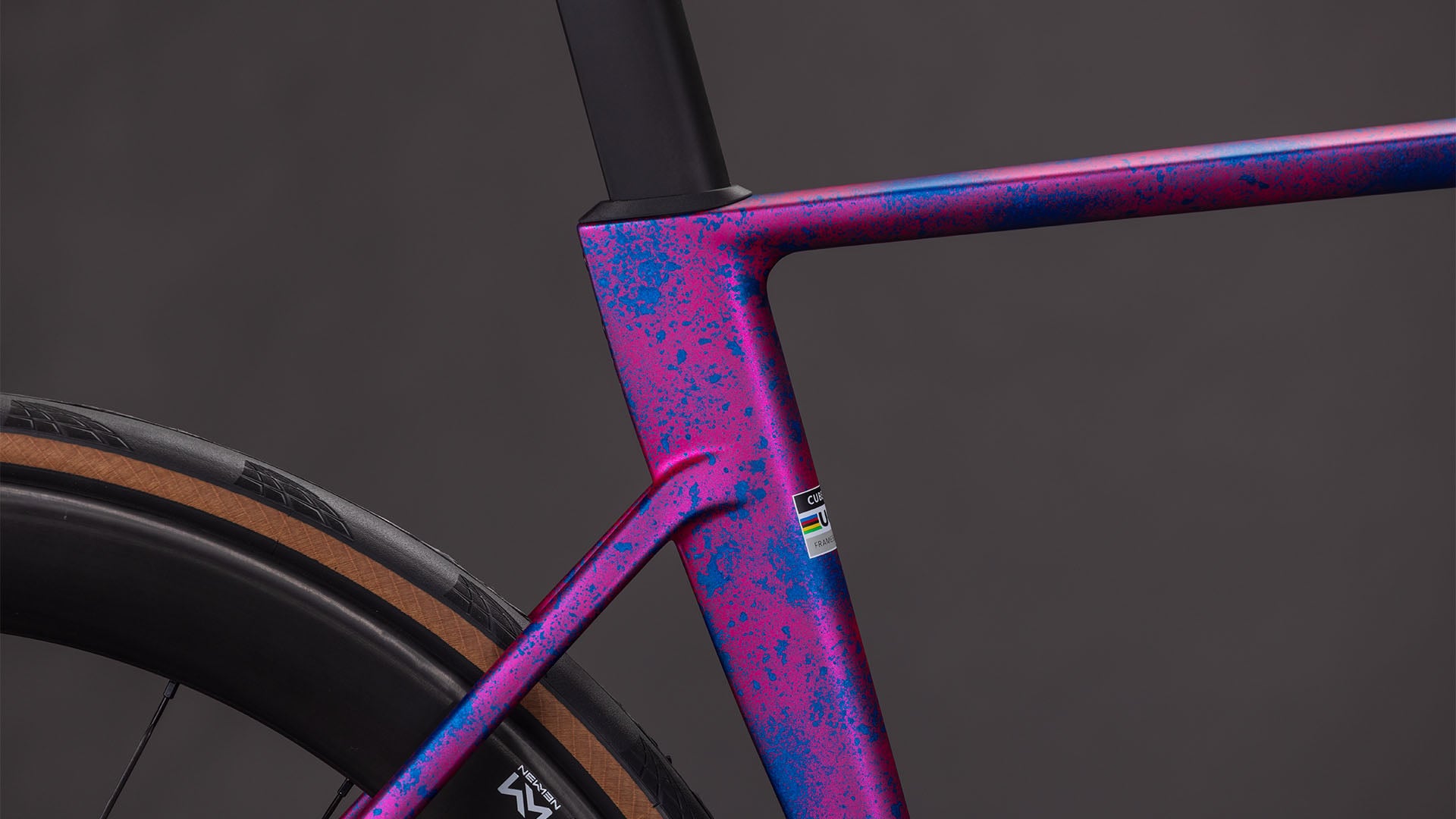 CUBE LITENING AIR C:68X RACE dazzlepink´n´blue maantiepyörä