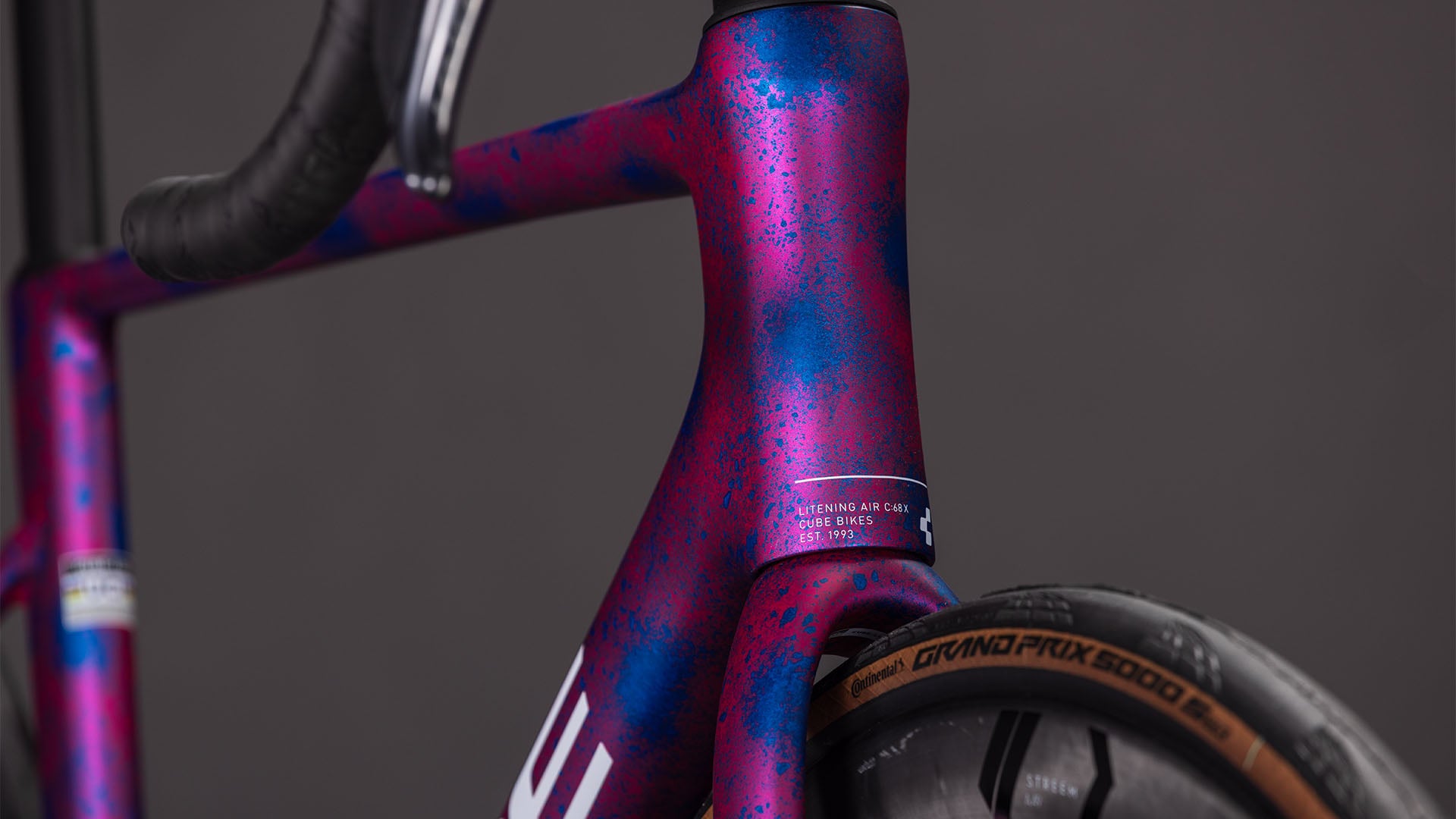 CUBE LITENING AIR C:68X RACE dazzlepink´n´blue maantiepyörä