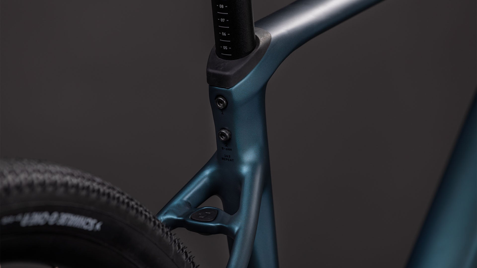 CUBE NUROAD RACE gravel bicycle - royalgreen´n´black - CUBE - Evelostore