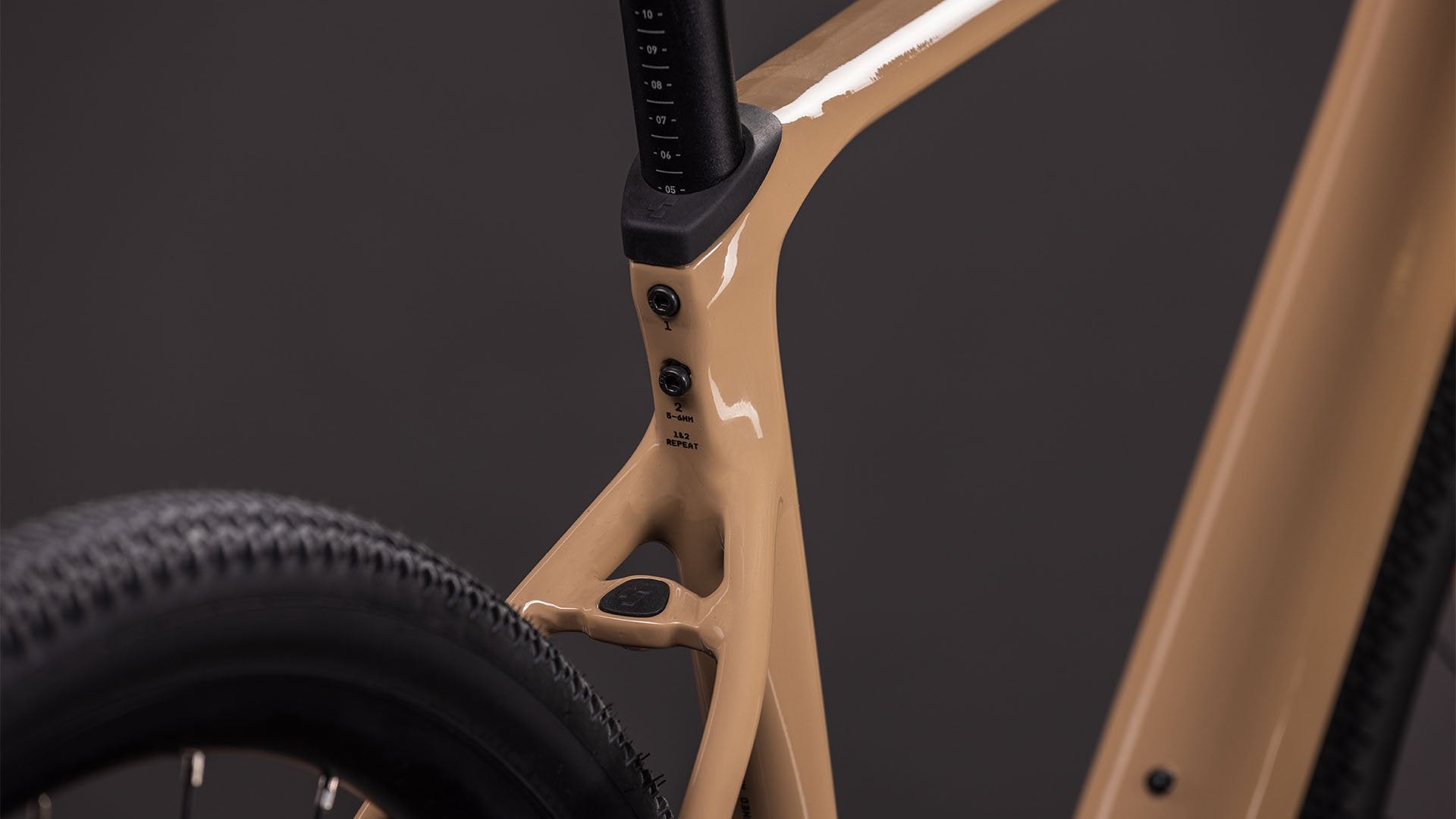 CUBE NUROAD RACE gravel bicycle - cappuccino´n´black - CUBE - Evelostore