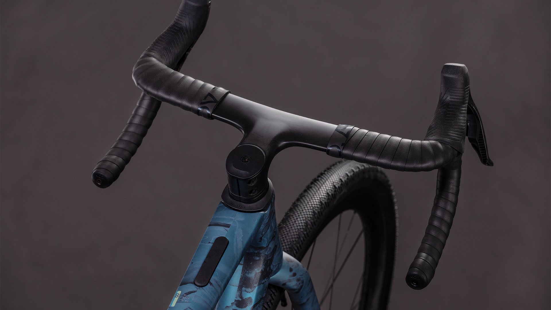 CUBE NUROAD C:62 SLT royalgreen´n´fume gravel velosipēds