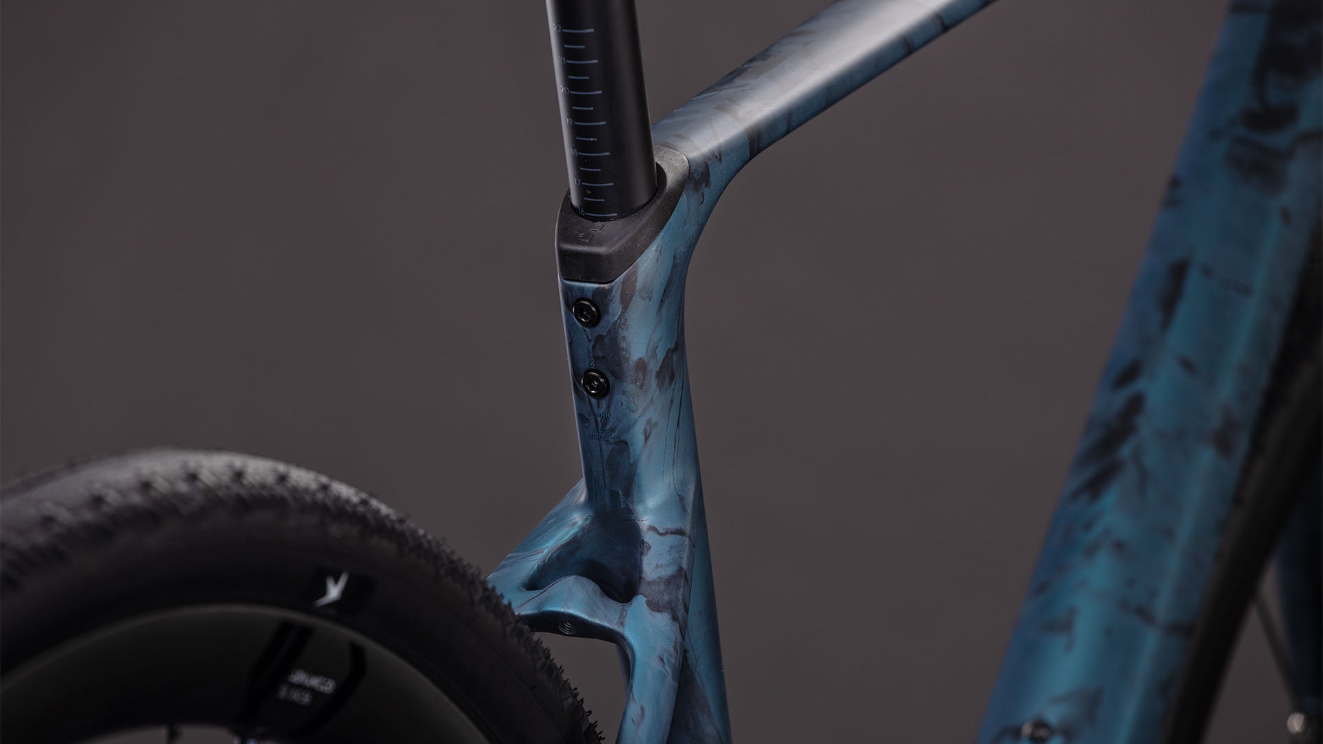 CUBE NUROAD C:62 SLT royalgreen´n´fume gravel velosipēds