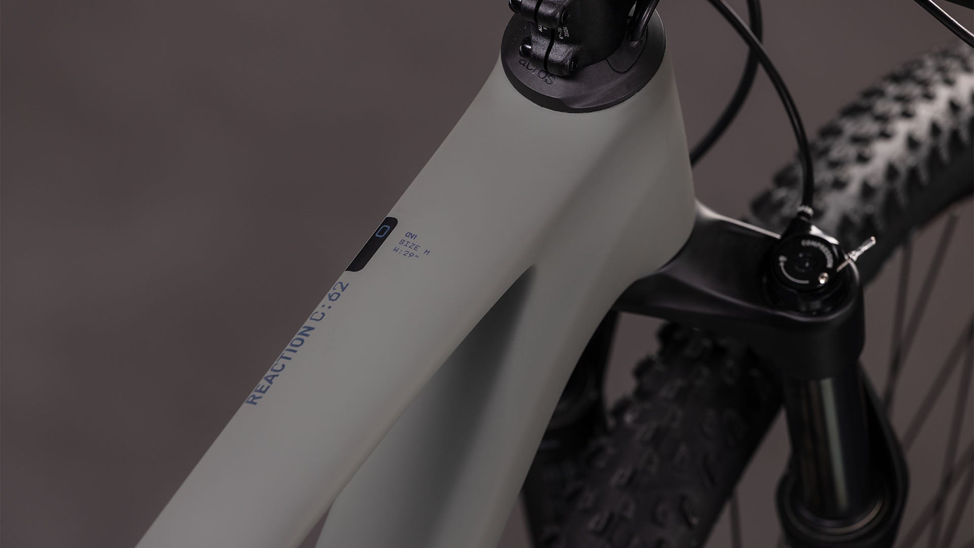 CUBE REACTION C:62 ONE 29 mägijalgratas – oldgrey´n´black