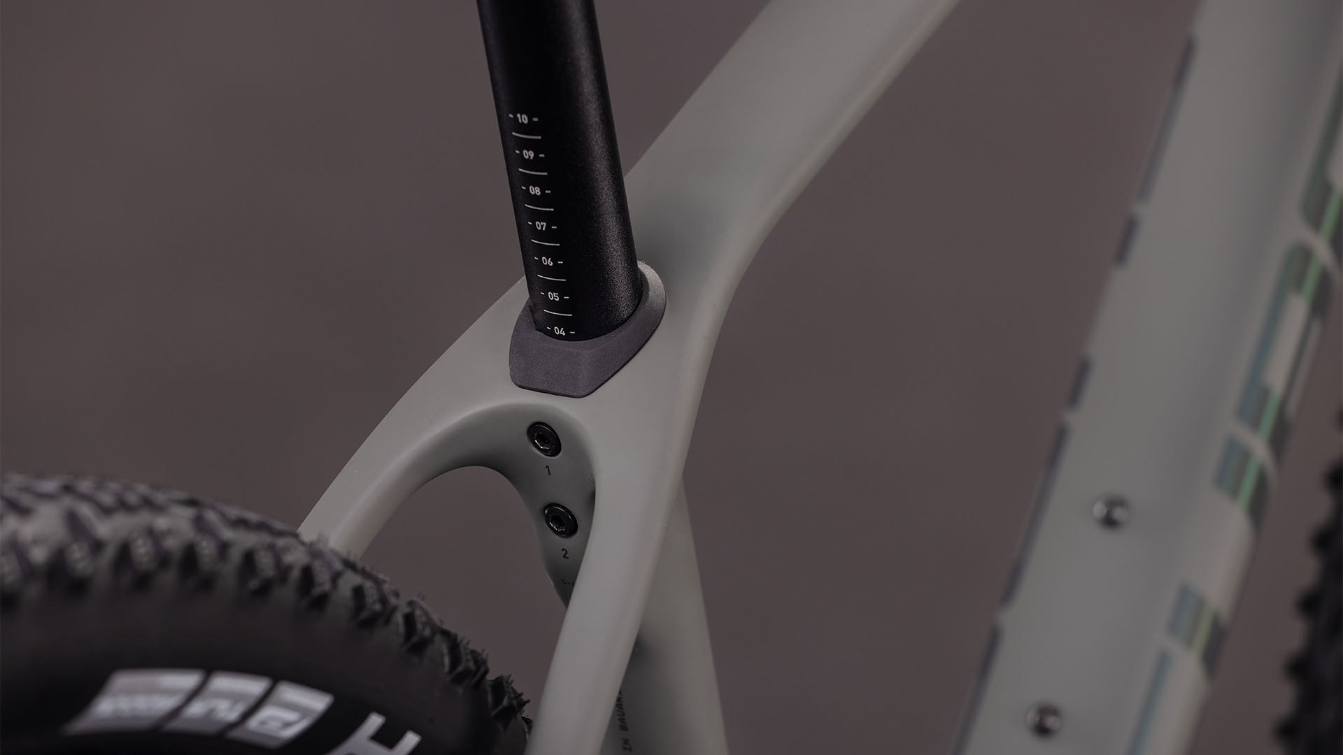 CUBE REACTION C:62 ONE 29 mägijalgratas – oldgrey´n´black