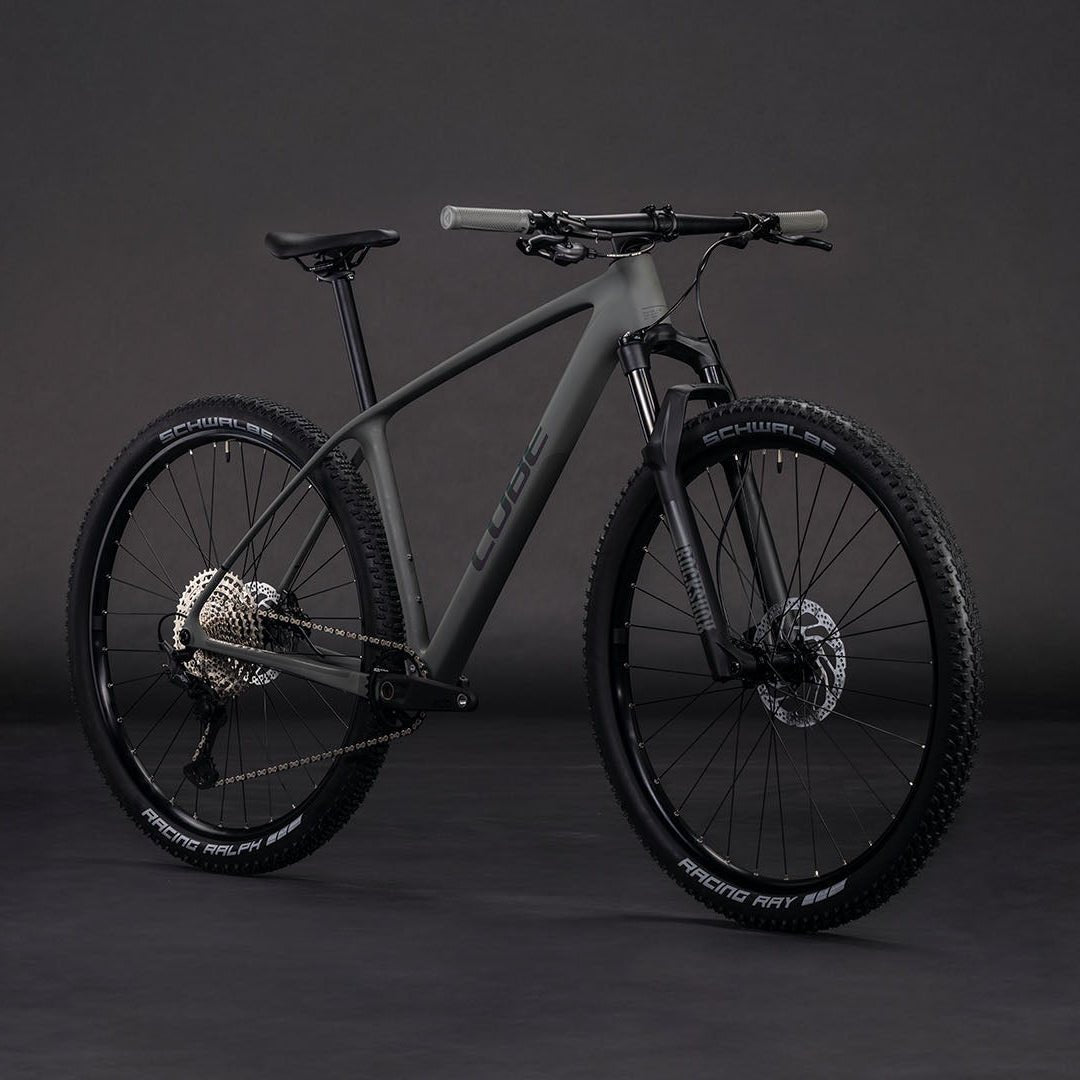 CUBE REACTION C:62 ONE 29 mägijalgratas – oldgrey´n´black